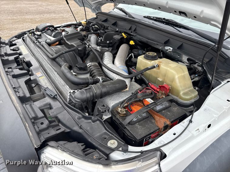 image for item NU9616 2016 Ford F550 Super Duty Crew Cab flatbed truck