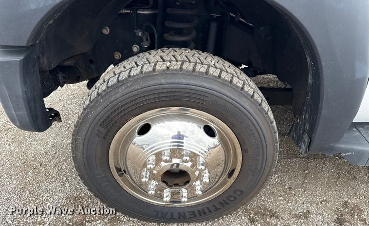 image for item NU9616 2016 Ford F550 Super Duty Crew Cab flatbed truck