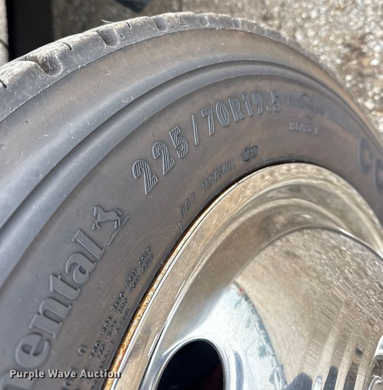 image for item NU9616 2016 Ford F550 Super Duty Crew Cab flatbed truck