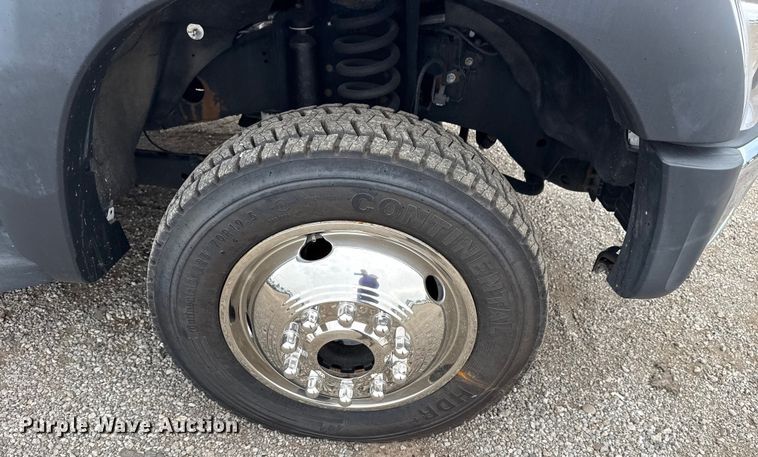 image for item NU9616 2016 Ford F550 Super Duty Crew Cab flatbed truck