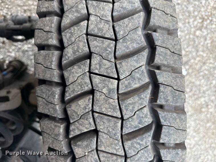 image for item NU9616 2016 Ford F550 Super Duty Crew Cab flatbed truck