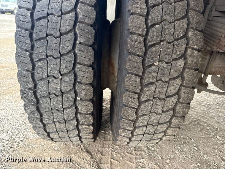 image for item NU9616 2016 Ford F550 Super Duty Crew Cab flatbed truck