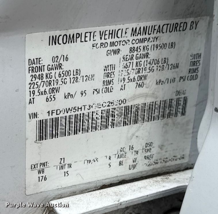 image for item NU9616 2016 Ford F550 Super Duty Crew Cab flatbed truck