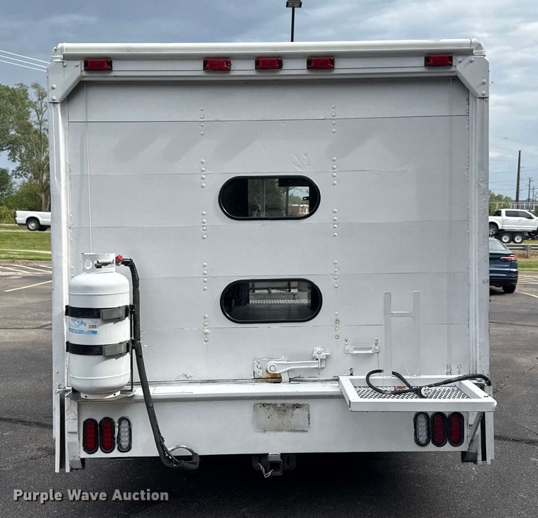 image for item OJ9929 2006 Ford E450 food truck