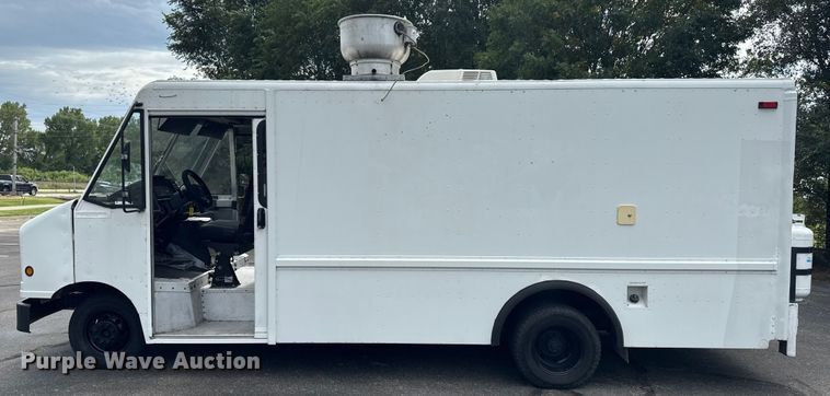 image for item OJ9929 2006 Ford E450 food truck