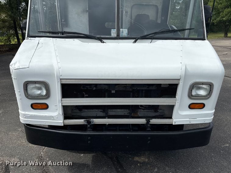 image for item OJ9929 2006 Ford E450 food truck