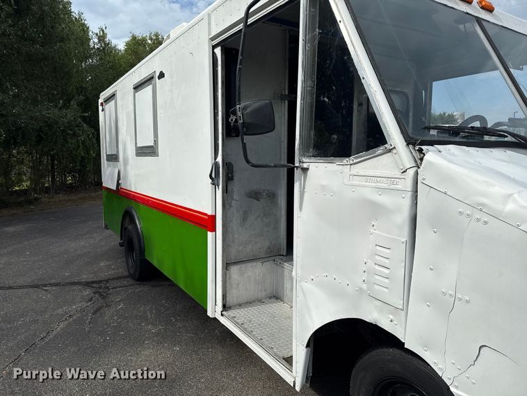 image for item OJ9929 2006 Ford E450 food truck