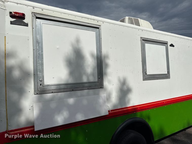 image for item OJ9929 2006 Ford E450 food truck