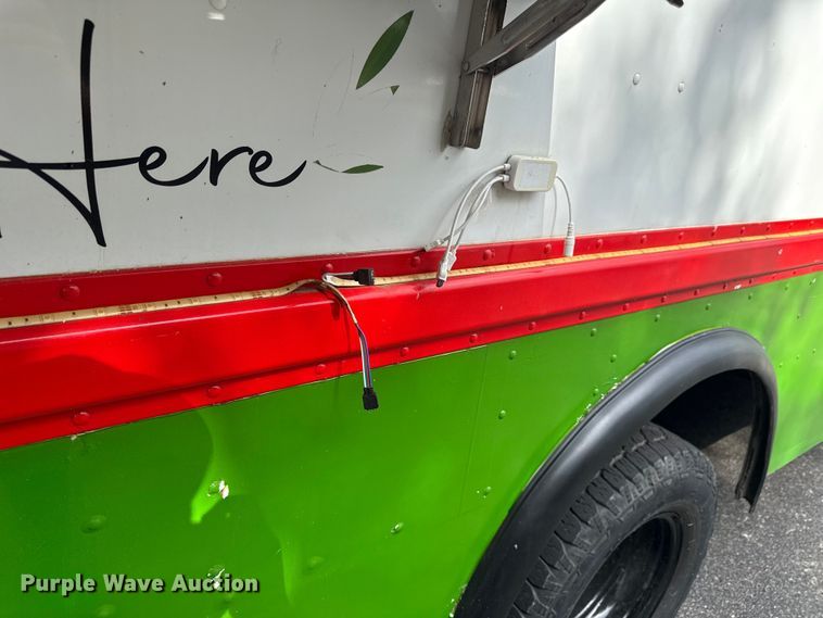 image for item OJ9929 2006 Ford E450 food truck