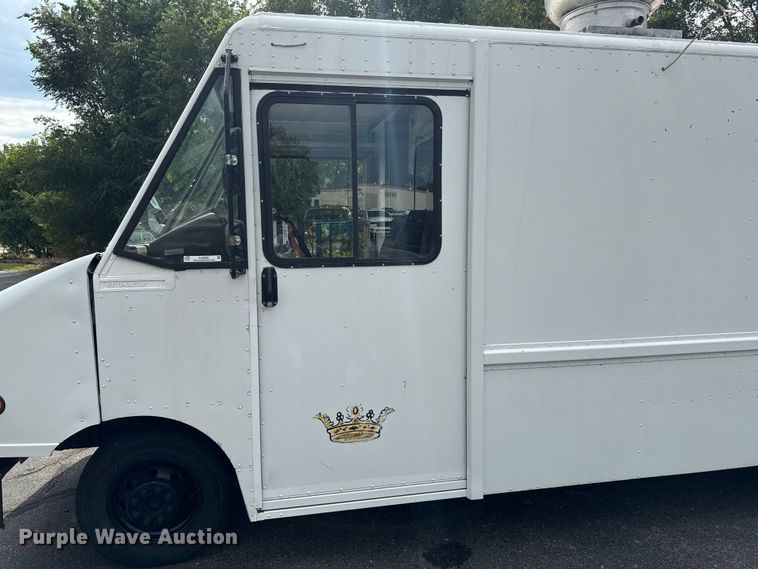 image for item OJ9929 2006 Ford E450 food truck