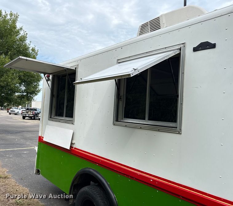 image for item OJ9929 2006 Ford E450 food truck