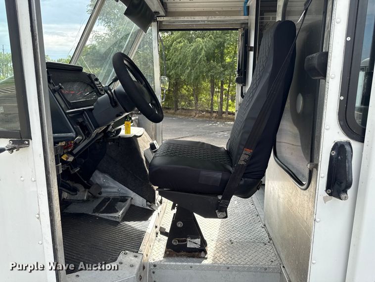 image for item OJ9929 2006 Ford E450 food truck