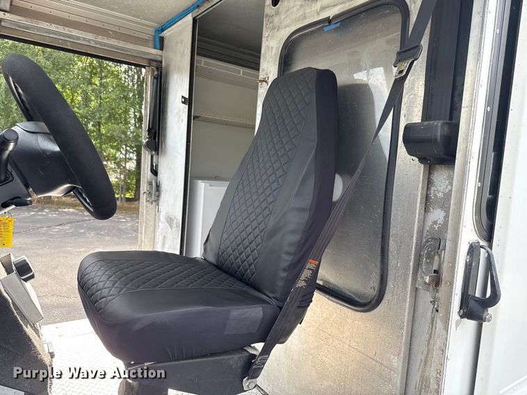 image for item OJ9929 2006 Ford E450 food truck