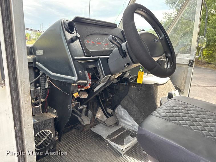 image for item OJ9929 2006 Ford E450 food truck