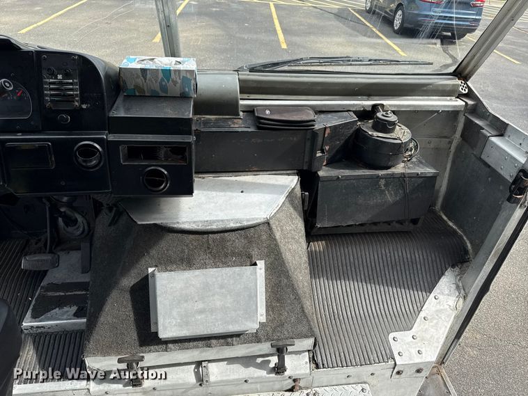 image for item OJ9929 2006 Ford E450 food truck