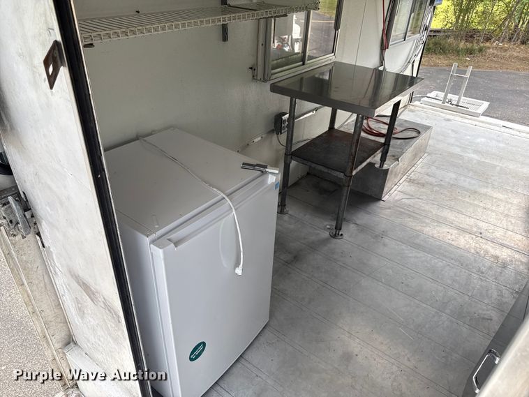 image for item OJ9929 2006 Ford E450 food truck