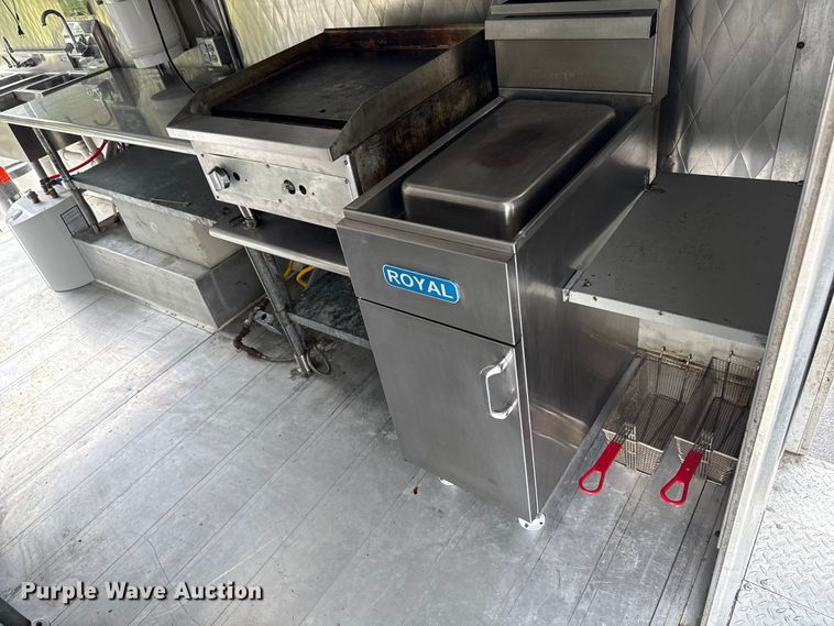 image for item OJ9929 2006 Ford E450 food truck