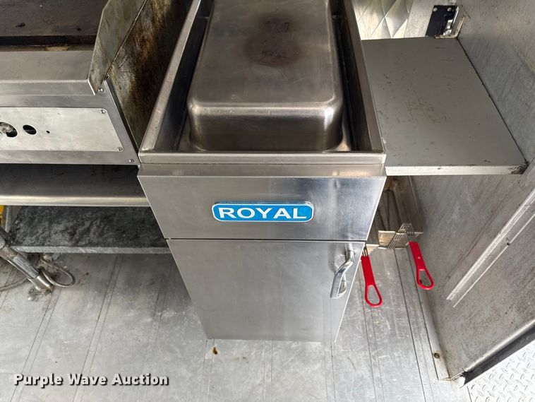 image for item OJ9929 2006 Ford E450 food truck