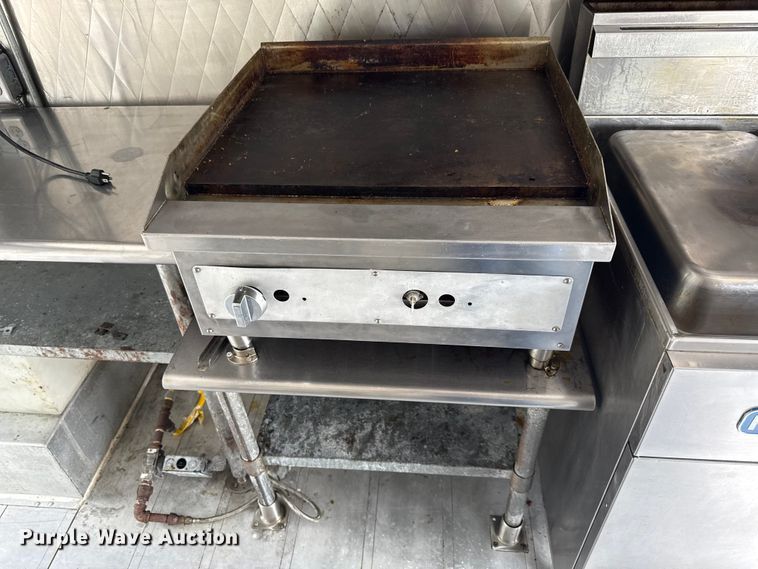 image for item OJ9929 2006 Ford E450 food truck