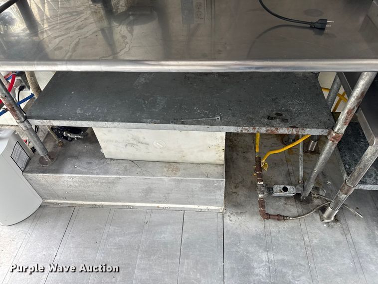 image for item OJ9929 2006 Ford E450 food truck