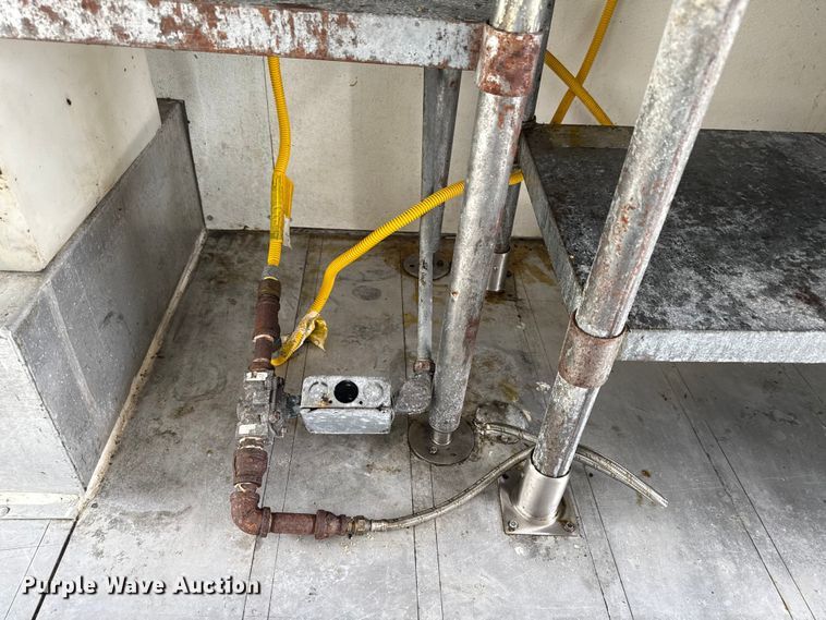 image for item OJ9929 2006 Ford E450 food truck