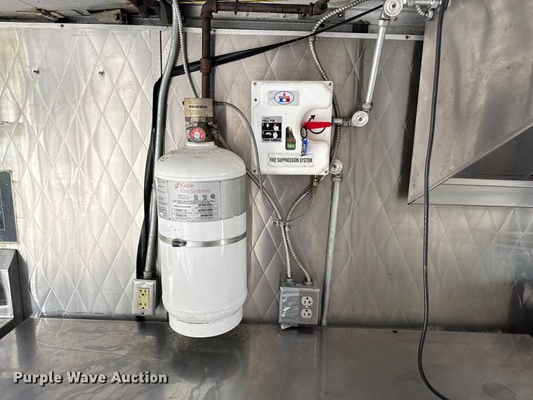 image for item OJ9929 2006 Ford E450 food truck