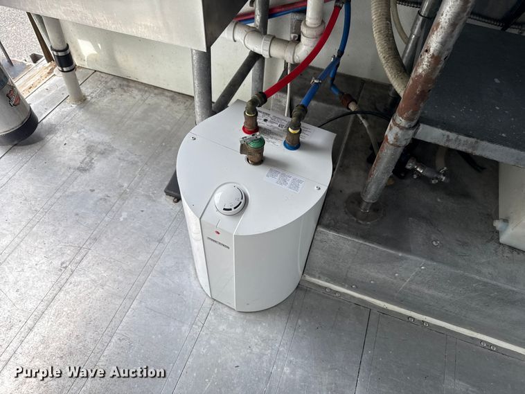 image for item OJ9929 2006 Ford E450 food truck