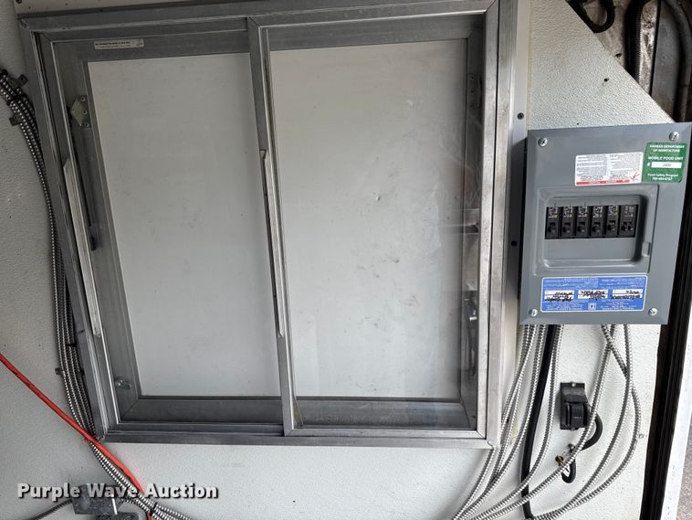 image for item OJ9929 2006 Ford E450 food truck