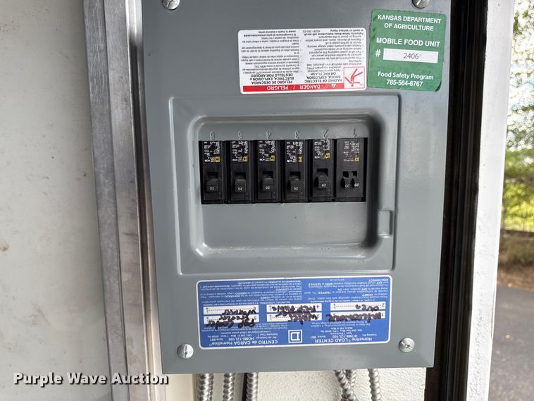 image for item OJ9929 2006 Ford E450 food truck