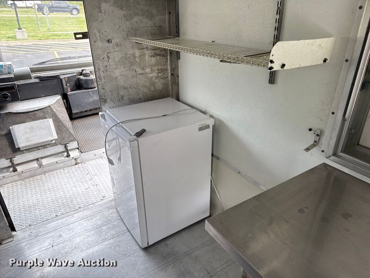 image for item OJ9929 2006 Ford E450 food truck