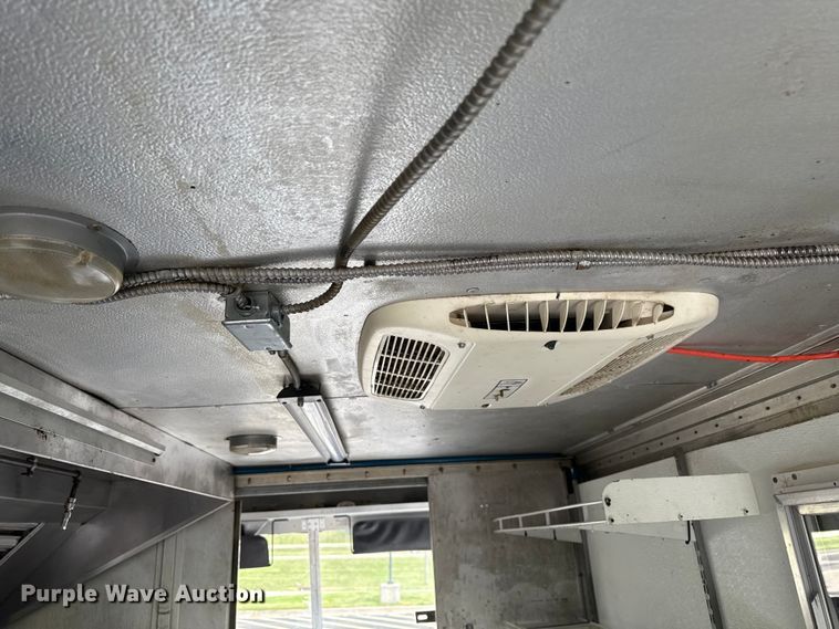 image for item OJ9929 2006 Ford E450 food truck