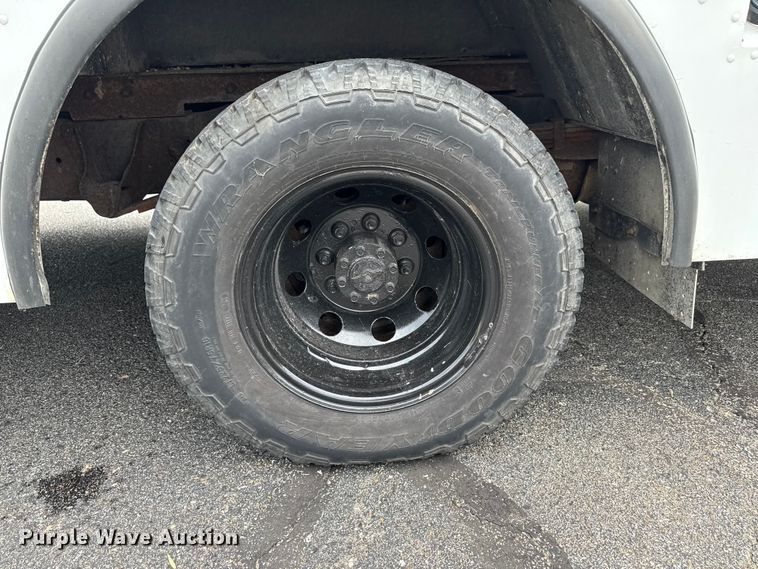 image for item OJ9929 2006 Ford E450 food truck