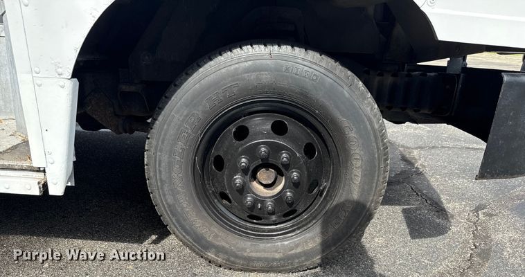 image for item OJ9929 2006 Ford E450 food truck