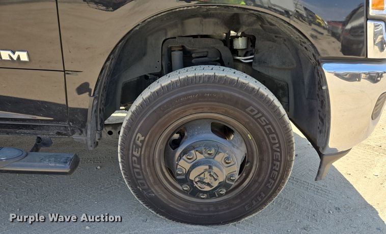 image for item YA0780 2022 RAM 3500 pickup truck cab and chassis