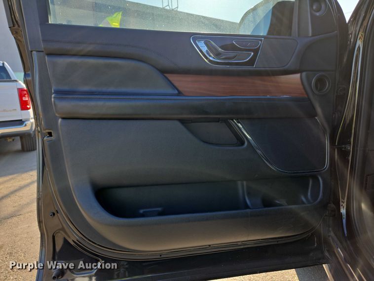 image for item YA0871 2020 Lincoln  Navigator L SUV