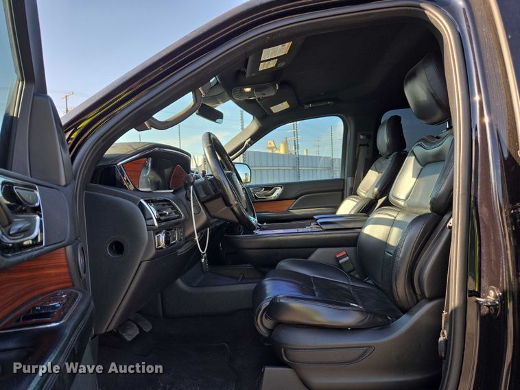 image for item YA0871 2020 Lincoln  Navigator L SUV