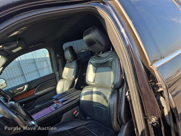 image for item YA0871 2020 Lincoln  Navigator L SUV