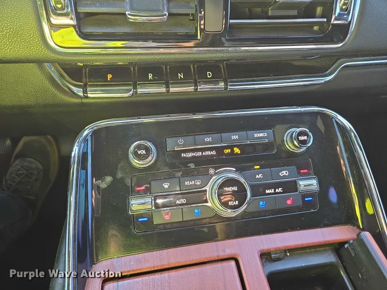 image for item YA0871 2020 Lincoln  Navigator L SUV