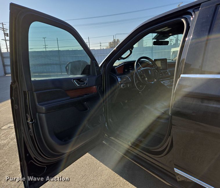 image for item YA0871 2020 Lincoln  Navigator L SUV