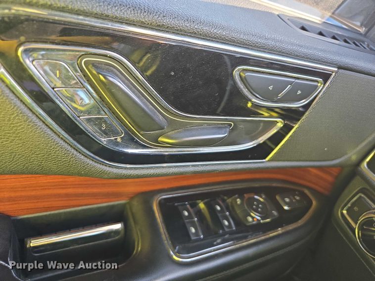 image for item YA0871 2020 Lincoln  Navigator L SUV