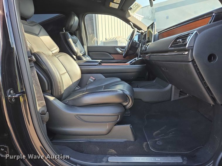 image for item YA0871 2020 Lincoln  Navigator L SUV