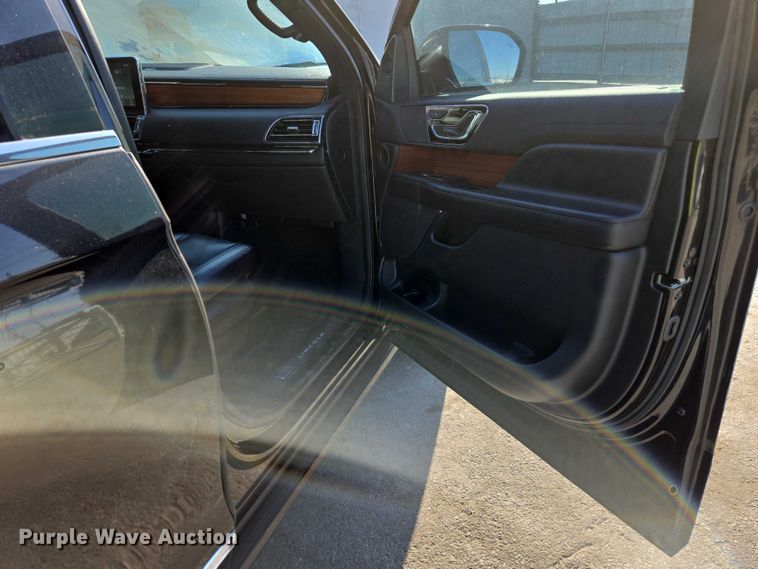 image for item YA0871 2020 Lincoln  Navigator L SUV