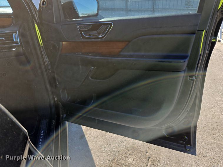 image for item YA0871 2020 Lincoln  Navigator L SUV