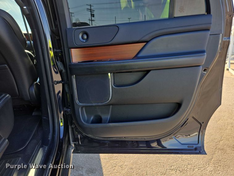 image for item YA0871 2020 Lincoln  Navigator L SUV