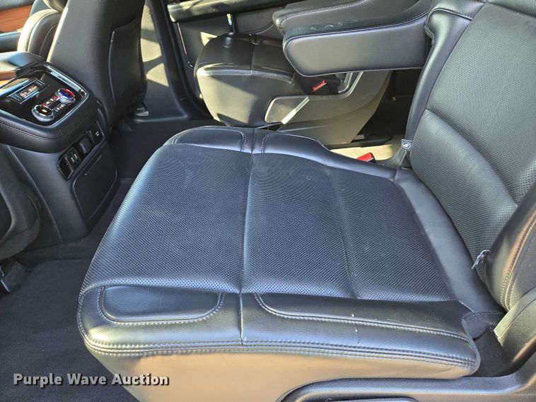 image for item YA0871 2020 Lincoln  Navigator L SUV