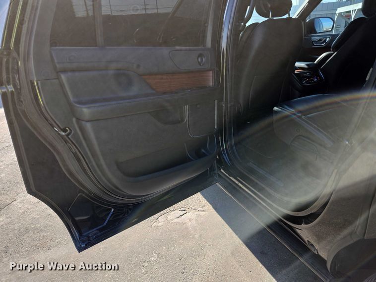 image for item YA0871 2020 Lincoln  Navigator L SUV