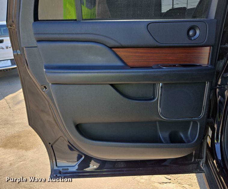 image for item YA0871 2020 Lincoln  Navigator L SUV