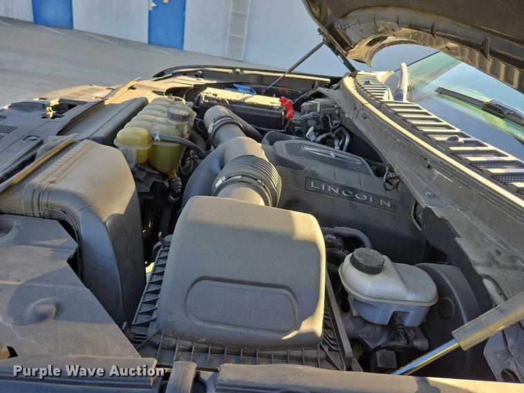 image for item YA0871 2020 Lincoln  Navigator L SUV