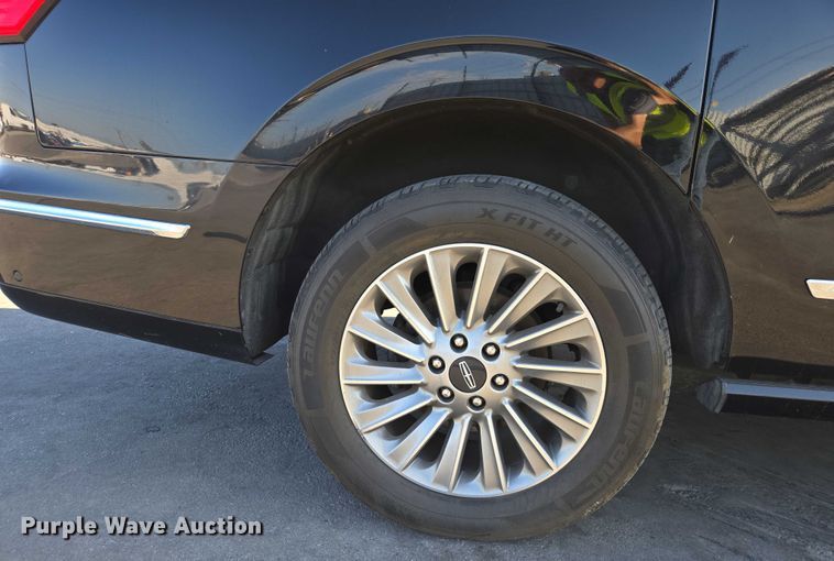 image for item YA0871 2020 Lincoln  Navigator L SUV