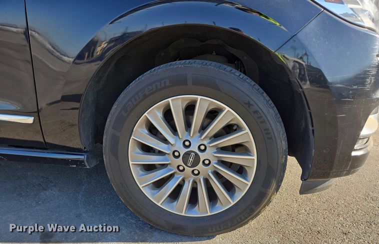 image for item YA0871 2020 Lincoln  Navigator L SUV